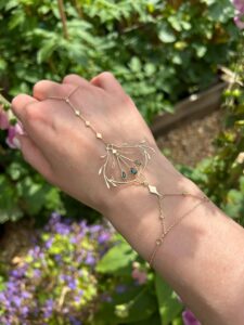 Handsieraad in 14 karaat geelgoud